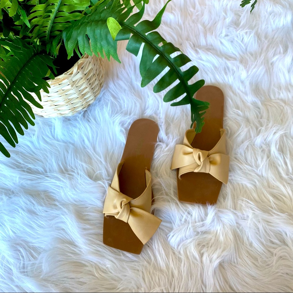 Square toe, slide on sandals with bow detail